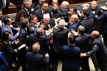 Rissa tra deputati dopo la protesta delle opposizioni durante i lavori parlamentari alla Camera dei Deputati su Disposizioni per l’attuazione dell’autonomia differenziata delle Regioni a statuto ordinario, Roma, Mercoledì, 12 Giugno 2024 (foto Mauro Scrobogna /LaPresse) Brawl between deputies after the protest from the opposition during the parliamentary work in the Chamber of Deputies on Provisions for the implementation of the differentiated autonomy of the regions with ordinary statute, Rome, Wednesday, June 12 2024 (Photo by Mauro Scrobogna / LaPresse)