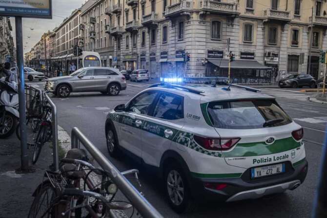 FOTO DI REPERTORIO Incidente auto moto in via Farini incrocio via Alserio Milano, Italia – Cronaca Martedì, 18 Giugno, 2024. (Foto di Marco Ottico/Lapresse) Car motorcycle accident in via Farini at the intersection of via Alserio Milan, Italy – News Tuesday, 18 June, 2024. (Photo by Marco Ottico/Lapresse)