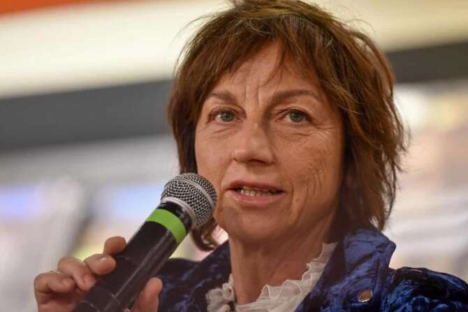 Foto Fabrizio Corradetti / LaPresse 28/10/2017 Roma (Italia) Gianna Nannini firma autografi alla Libreria La Feltrinelli di Via Appia Nuova Nella foto: Gianna Nannini Ph Fabrizio Corradetti / LaPresse 28/10/2017 Rome (Italy) Gianna Nannini firma autografi alla Libreria La Feltrinelli di Via Appia Nuova In the pic: Gianna Nannini