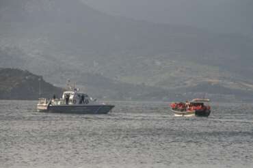 La guardia costiera greca getta in mare i migranti, la denuncia della BBC