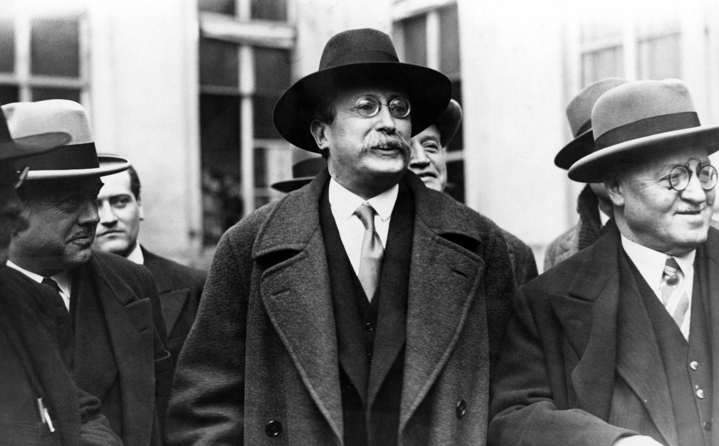 Foto LaPresse Torino/Archivio storicoStoricoanni '30Léon BlumLéon Blum (Parigi, 9 aprile 1872 – Jouy-en-Josas, 30 marzo 1950) è stato un politico francese.nella foto: Léon BlumPhoto LaPresse Turin/Archives historicalHystory30'sLéon Blumin the photo: Léon Blum