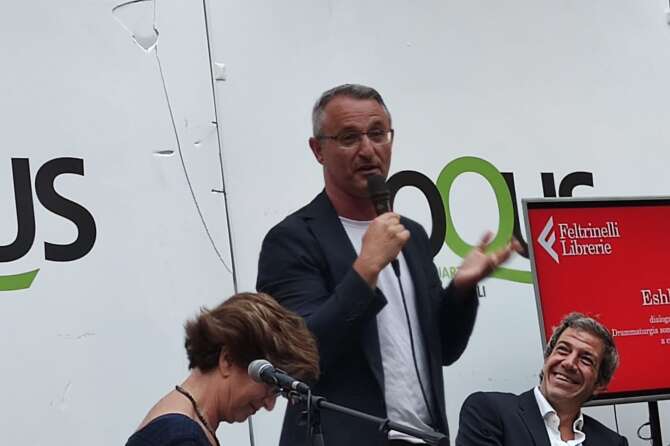 La ‘lezione’ di Eshkol Nevo: come il tempo agisce sul cambiamento e la democrazia dei racconti per spiegare l’amore