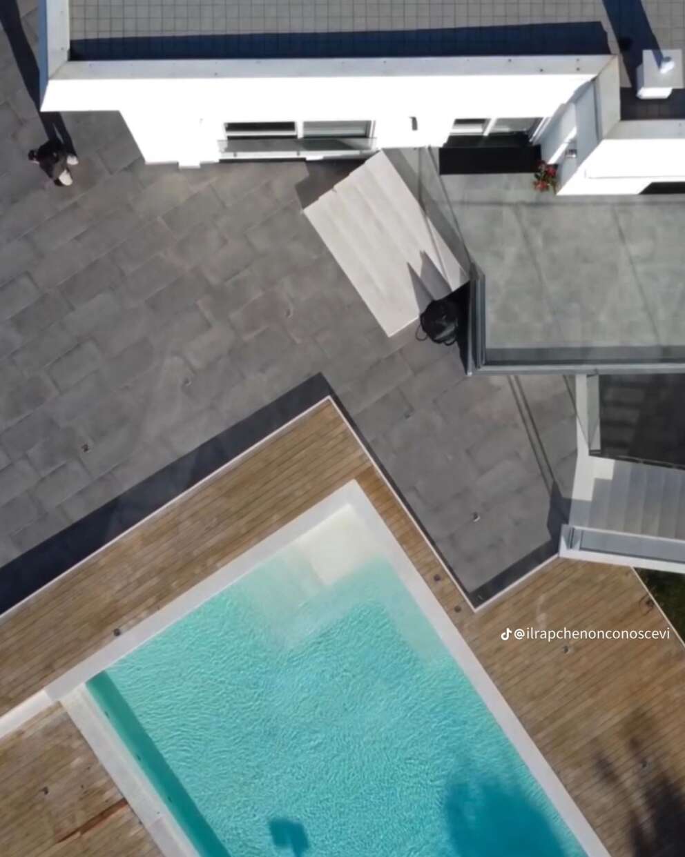 Nuova Casa Geolier Piscina