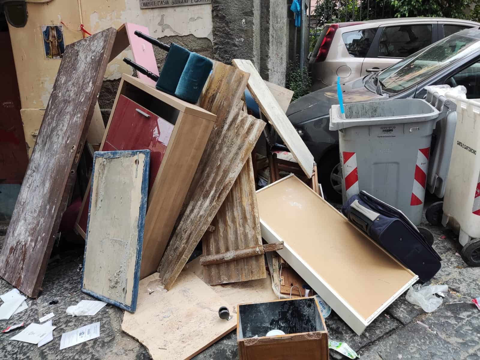 Napoli, la denuncia contro l'Asia: "Dopo un mese e tre segnalazioni questa è la situazione"