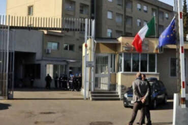 Strage senza fine, a Biella si è consumato il 42esimo suicidio in cella. E su carceri e migranti il Consiglio d’Europa bacchetta l’Italia