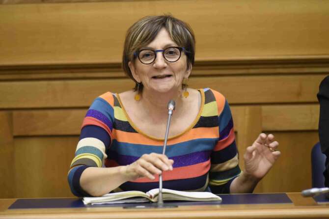 Cecilia D’Elia: “Meloni guida il governo del disastro sociale e sogna l’autocrazia”