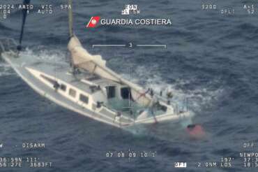Strage nel mare Jonio, oltre 60 dispersi nel naufragio di un barchino: nel Mediterraneo è una carneficina