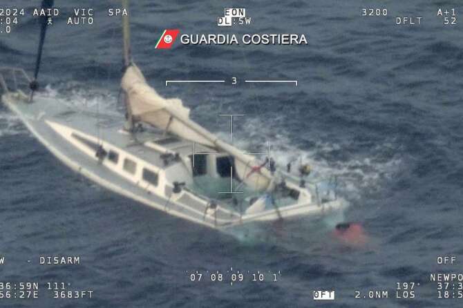 Strage nel mare Jonio, oltre 60 dispersi nel naufragio di un barchino: nel Mediterraneo è una carneficina