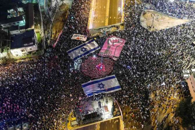 Perché Israele è in rivolta contro Netanyahu: grande manifestazione contro la guerra
