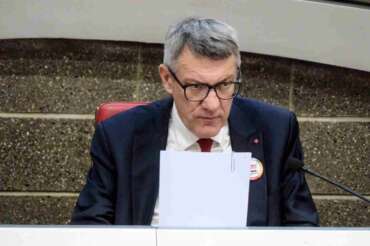 Referendum contro il jobs act, Landini ha raccolto le 500mila firme: ma il Pd ancora deve prendere posizione