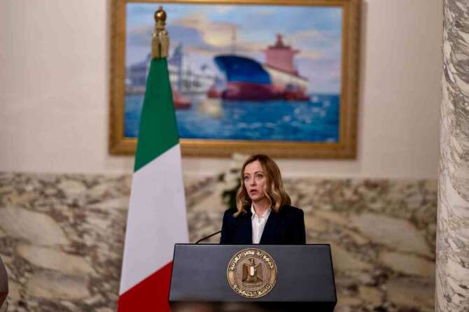 Sui lavoratori migranti va fatto il contrario di quello che dice Meloni