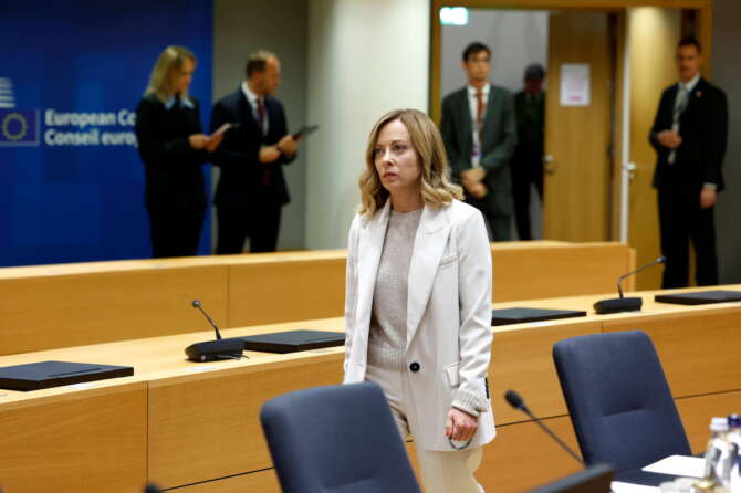 Nomine Ue, al Consiglio europeo è stallo: nessun accordo sui nomi, Meloni messa all’angolo da Popolari e alleati