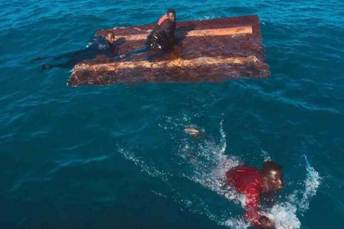 Strage di migranti al largo della Libia, così Frontex li ha lasciati morire: nessuno avvertì Ocean Viking