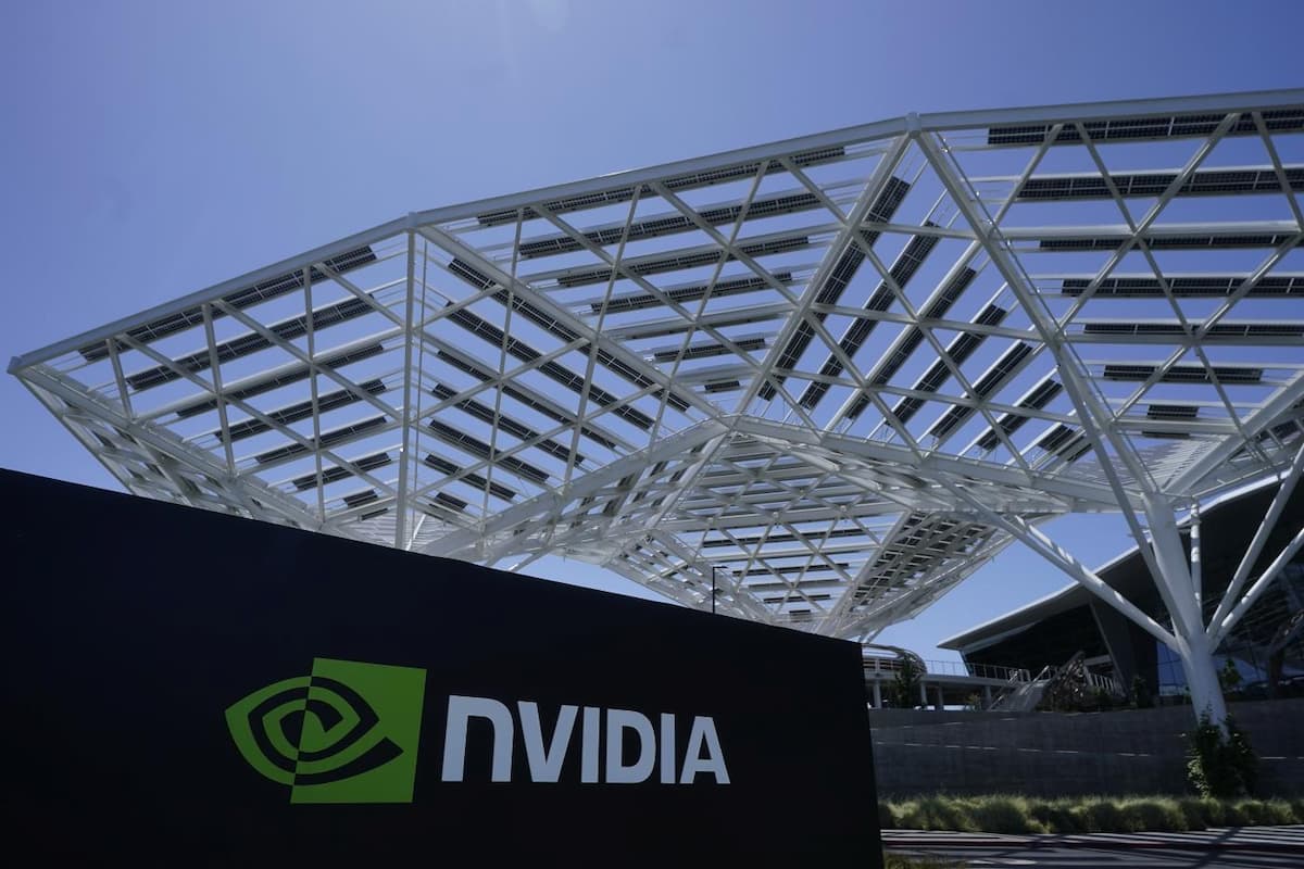 Nvidia, azioni alle stelle e l’azienda diventa la prima al mondo a valere 5mila miliardi: il record grazie ai chip per l’IA