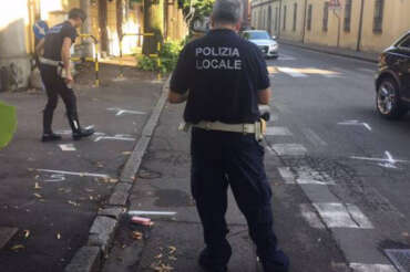 Donna investita e uccisa a Napoli, aveva 67 anni: sequestrato un autoarticolato