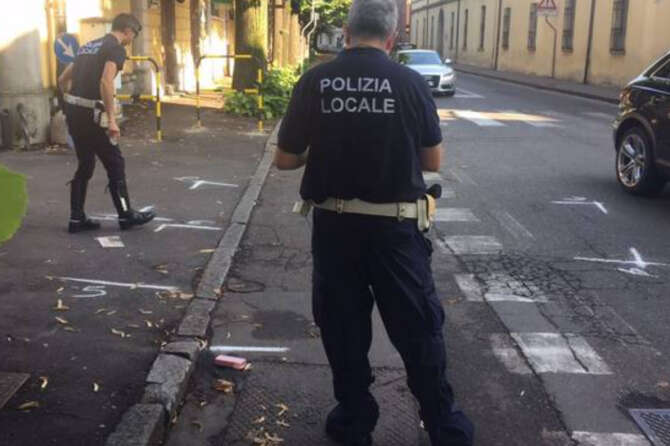 Donna investita e uccisa a Napoli, aveva 67 anni: sequestrato un autoarticolato