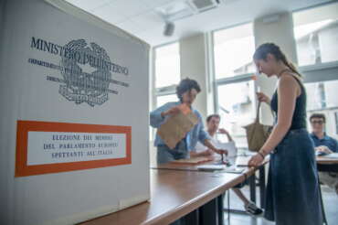 Elezioni europee, seggi disertati anche dagli scrutatori: paghe da fame che valgono la metà del “salario minimo”