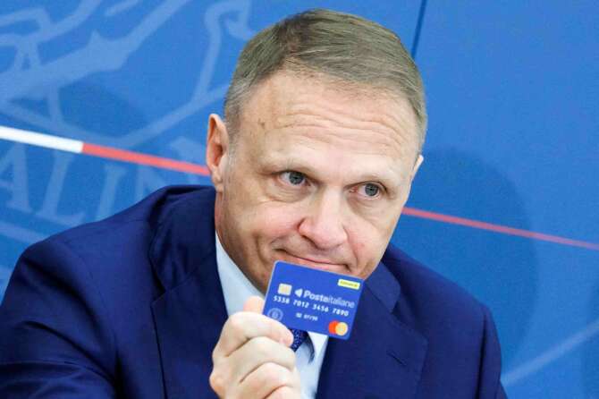 Social card ‘Dedicata a te’ 2024: come richiederla e quando arriva. La domanda online all’Inps