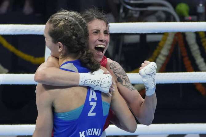 Italy’s Irma Testa, in red, hugs after defeating Kazakhstan’s Karina Ibragimova, in blue, in the finals of the elite women 54-57kg feather category at the IBA Women’s World Boxing Championships 2023, in New Delhi, India, Saturday, March 25, 2023. (AP Photo/Manish Swarup) Associated Press/LaPresse Only Italy and Spain