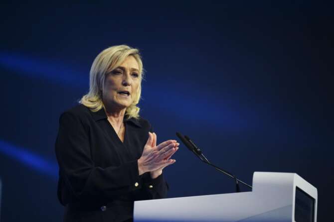 Sondaggio Francia, per Le Pen la maggioranza assoluta si allontana