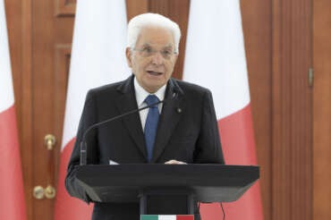 La Stampa dimentica Norberto Bobbio e si piega all’assolutismo della maggioranza