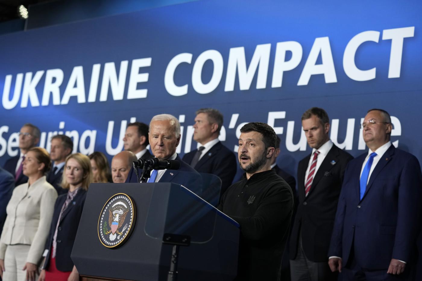 Più morto che NATO: l’Occidente al tramonto si arma fino ai denti, la folle corsa al disastro