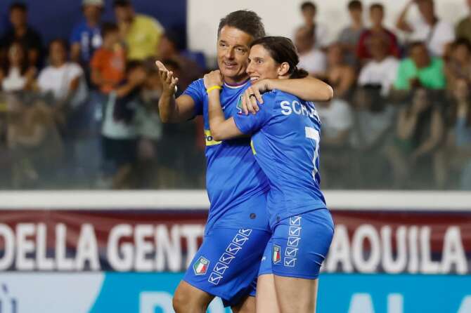 Renzi Schlein abbraccio 22442583_small