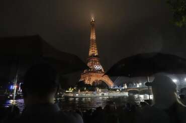 Olimpiadi a Parigi, Melenchón: “Città centro del mondo nonostante Macron e Le Pen”