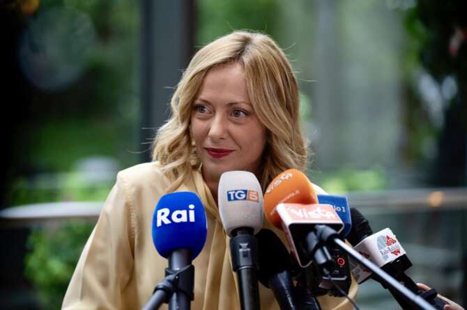 “Italia a rischio deriva autoritaria”, l’allarme della Commissione Europea