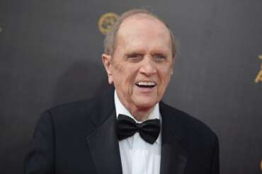 Bob Newhart: chi è come è morto l’attore comico Usa famoso per aver interpretato il professor Proton nella sit com ‘The Big Bang Theory’