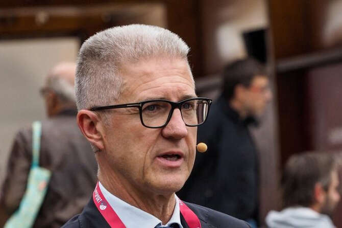 Stefano Bizzotto e il calo della voce durante la telecronaca di Francia-Spagna: il giornalista Rai andrà in pensione dopo le Olimpiadi