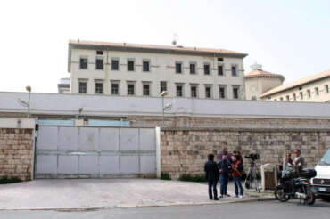 L’inferno delle carceri, Antonio detenuto a Bari: “Trasferito per essere curato, rischio la vita insieme ai miei compagni di cella”