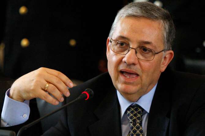 Mafia e appalti, indagato l’ex procuratore di Palermo Giuseppe Pignatone: avrebbe insabbiato un’inchiesta