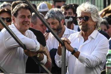 Volano i Vaffa tra Grillo e Conte: il Movimento 5 Stelle alla sfida finale