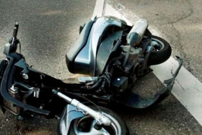 Scontro tra scooter, due 17enni perdono la vita: un 16enne in codice rosso