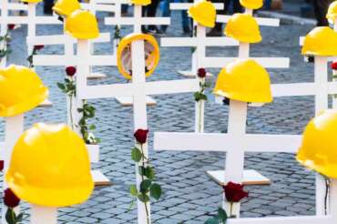 Morti sul lavoro, l’Inail non è responsabile ma Meloni sì