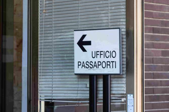 Come fare velocemente il passaporto: procedure online, prenotazione e costi