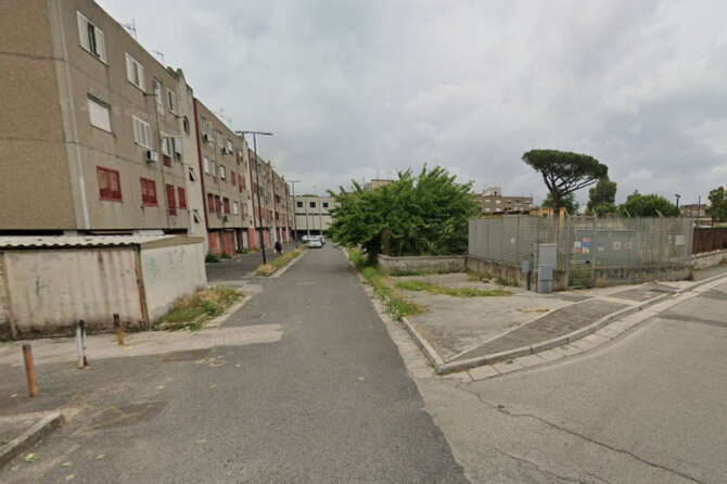 Napoli, bimba di 3 anni contesa dai nonni dei clan di camorra: “Se ti metti con un altro uccido te e lui”