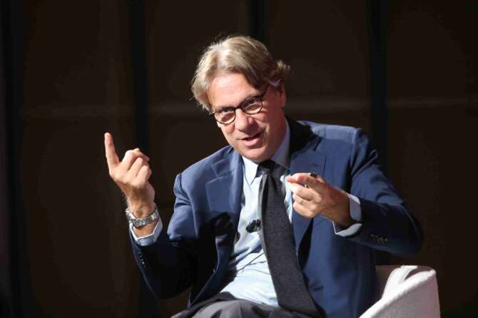 “La grande bugia verde” di Porro, che demolisce ecologismo e tesi green: ma se l’Armageddon fosse vero?