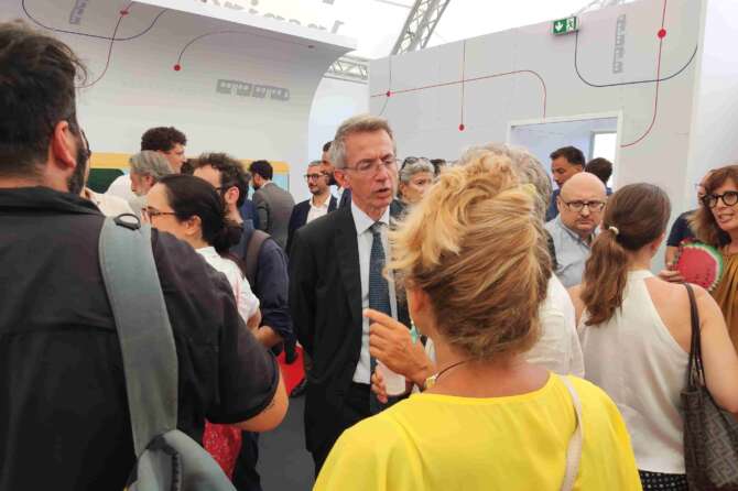 Corse ridotte, poco personale, 5 treni e ingressi contingentati: tutti i problemi della linea 6 metro Napoli