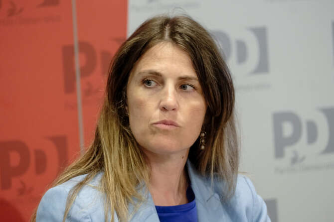 “Dopo un anno di governo Meloni Italia indebolita e isolata, il Paese è stanco di questa destra”, parla Gribaudo