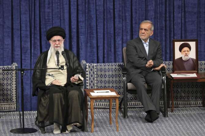 Iran, il regime del terrore che ha già giustiziato 374 persone: nelle carceri è sciopero contro le esecuzioni