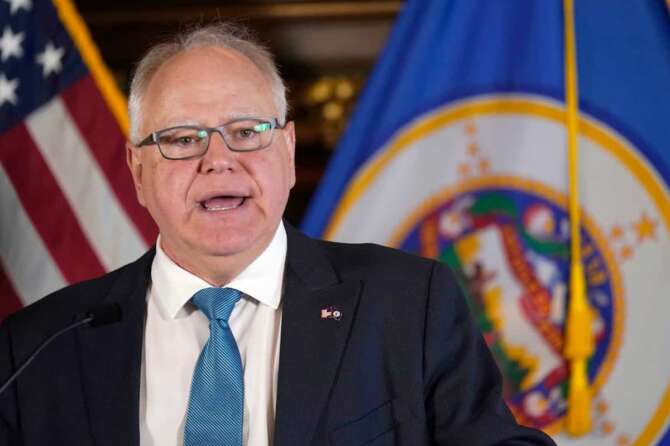 FILE – Minnesota Gov. Tim Walz speaks to the media, Nov. 9, 2022, in St. Paul, Minn. (AP Photo/Abbie Parr, File) Associated Press / LaPresse Only italy and Spain