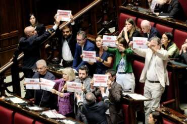 Protesta AVS al voto sul ordine del giorno 9 Lacarra in occasione della conversione in legge del DL recante misure urgenti in materia penitenziaria, di giustizia civile e penale e di personale del Ministero della giustizia. Camera dei Deputati a Roma Mercoledì 07 Agosto 2024 (foto Mauro Scrobogna / LaPresse) AVS protest at the vote on agenda 9 Lacarra on the occasion of the conversion into law of the decree containing urgent measures in penitentiary matters, civil and criminal justice and personnel of the Ministry of Justice, Chamber of Deputies in Rome Wednesday, August 07 2024. (Photo by Mauro Scrobogna / LaPresse)
