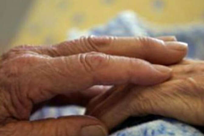 Badante killer confessa 4 omicidi, pazienti uccisi da mix di farmaci: “L’ho fatto per pietà, ora fermatemi”