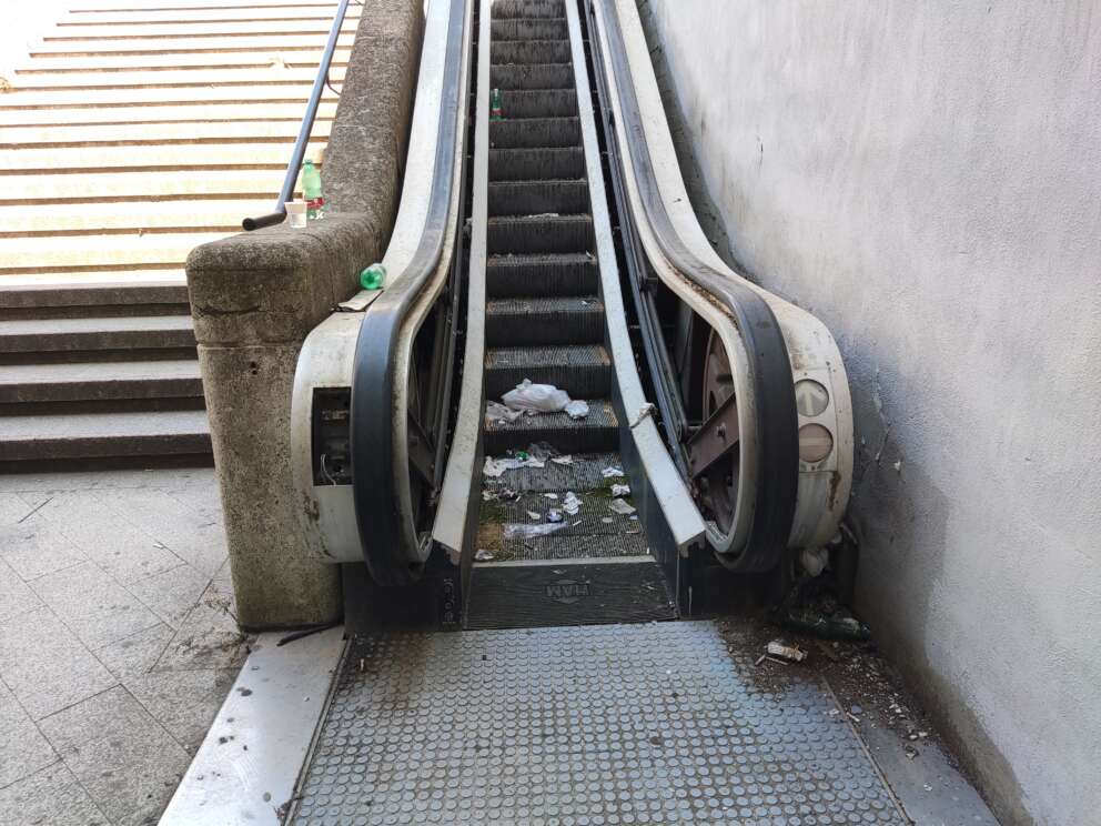 Centro Direzionale di Napoli, luogo di degrado e set ideale per un film horror: le foto
