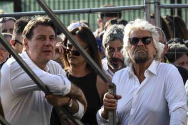 Movimento 5 Stelle spaccato, la rivolta dei grillini contro Conte e il rischio scissione