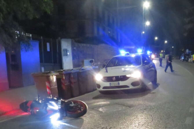 Incidente mortale a Napoli, 22enne si schianta con lo scooter e perde la vita