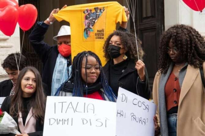 Ius scholae, così senza immigrati l’Italia si ferma: altro che “invasione”