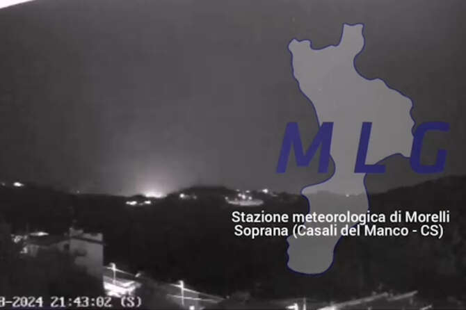 Il mistero dei bagliori in cielo prima del terremoto in Calabria, cosa sono le ‘luci telluriche’ avvistate in Sila